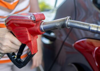 Gasolina disparou e chegou a R$ 9,99 no Brasil