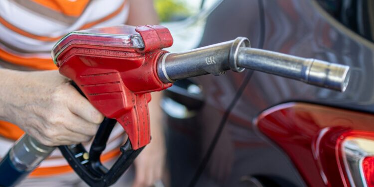 Gasolina disparou e chegou a R$ 9,99 no Brasil