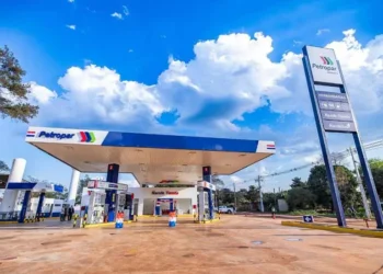 País rival do Brasil dispara preços da gasolina