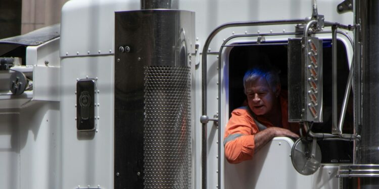 Governo prepara anúncio relâmpago e mudanças para caminhoneiros