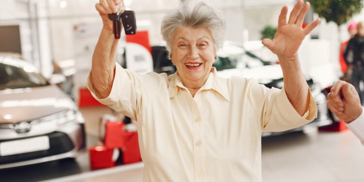 Idosos ganham nova lei de presente e podem comprar carro mais barato