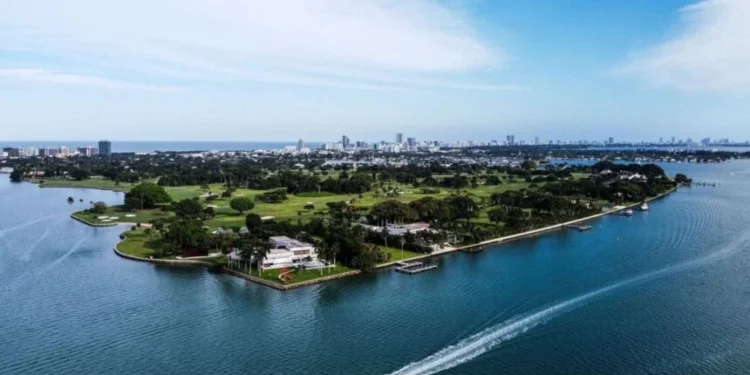 Ilha escondida abriga apenas mulheres e homens bilionários e nova mansão vai custar R$ 887 milhões