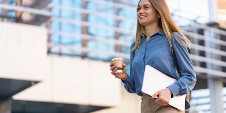 Lei aprovada proíbe mulheres de trabalharem mais de 24h por semana e libera férias de 20 dias nesta profissão