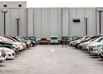 Lei aprovada traz obrigação nos estacionamentos dos supermercados em 2026