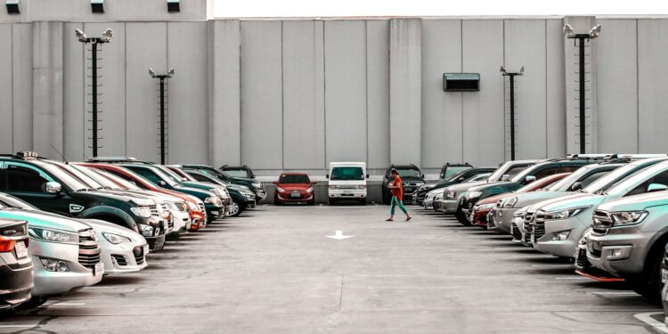 Lei aprovada traz obrigação nos estacionamentos dos supermercados em 2026