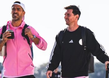 Lionel Messi e Luis Suárez assinam com clube do Uruguai