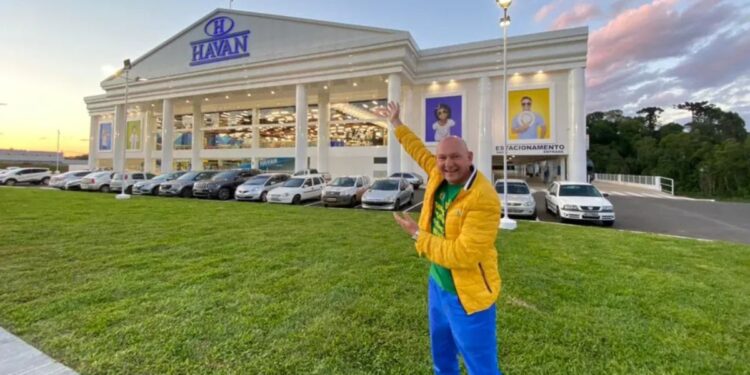 Enquanto Magazine Luiza expande império virtual, dono da Havan vai construir mais uma loja gigante que pode virar condomínio