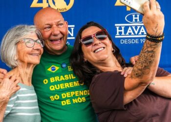 Luciano Hang vira o “chefe do ano” e paga viagem à Europa para funcionários da Havan