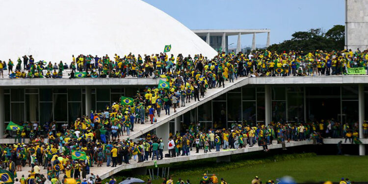 Brasileiro que estava no 8 de janeiro se abriga na Argentina e recebe aval do presidente