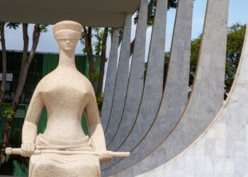 Ministro do STF bate o martelo e exclui aposentadoria para brasileiros no modelo compulsório