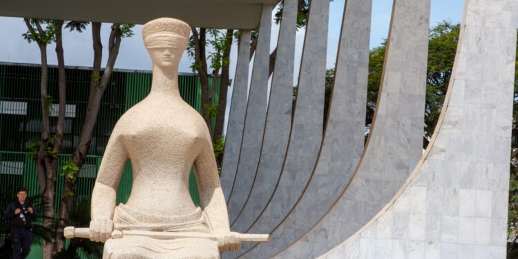 Ministro do STF bate o martelo e exclui aposentadoria para brasileiros no modelo compulsório