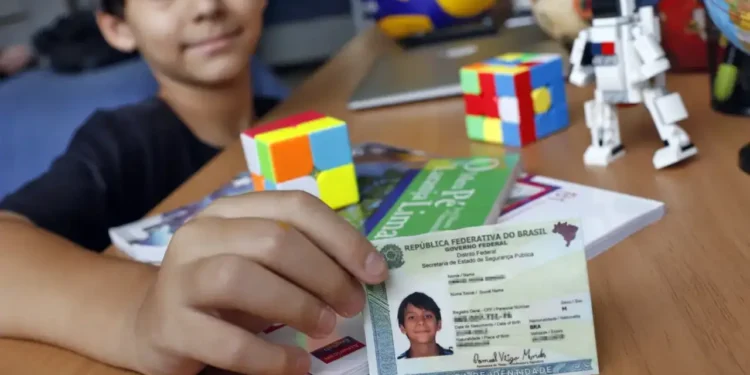 Nova carteira de identidade pode ser solicitada dentro de casa