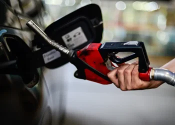 Valor da gasolina chega a quase R$ 8,00 e brasileiros se assustam