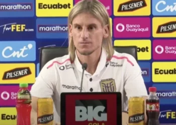 Treinador rival afirma que o Brasil tem obrigação de ganhar a Copa