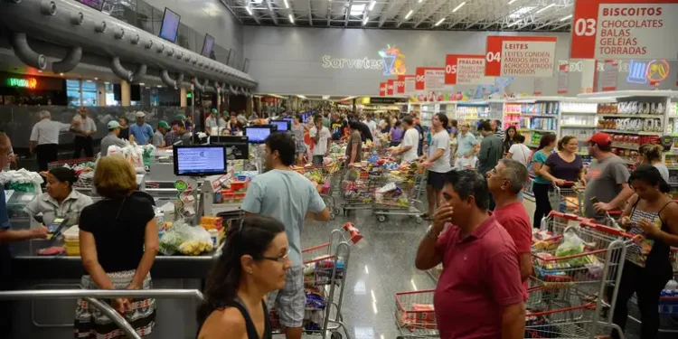 Atacadão e outras redes também vão fechar aos domingos?