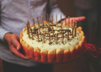 Trabalhadores brasileiros vão começar a ganhar folga no dia do aniversário se essa lei for aprovada