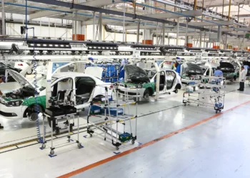 Montadora de carros histórica faz a limpa e vai anunciar centenas de demissões