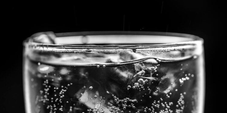 Especialistas revelam algo que ninguém sabia sobre água com gás