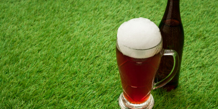 Governo proibiu consumo de qualquer tipo de cerveja com álcool em jogos de futebol neste estado