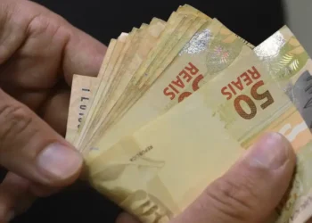 3 estados do Brasil que aprovaram salário mínimo acima de R$ 1.621 para essas profissões