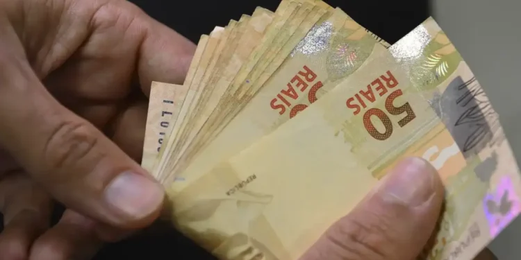 3 estados do Brasil que aprovaram salário mínimo acima de R$ 1.621 para essas profissões