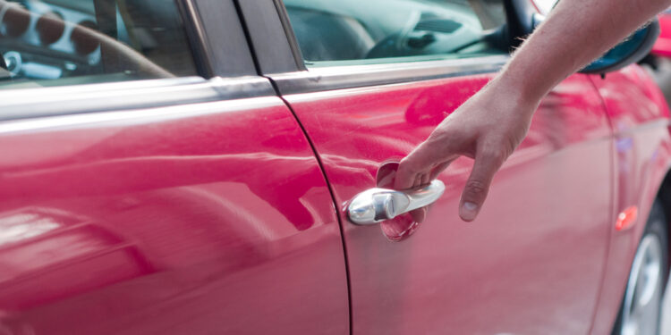 Se eu mudar a cor do meu carro, levo multa ou sou preso?