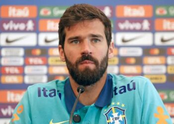 Alisson Becker surpreende e volta a vestir a camisa do Inter
