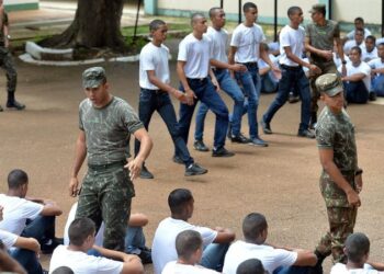 Comunicado geral para quem completa 18 anos e não pensa em servir ao Exército