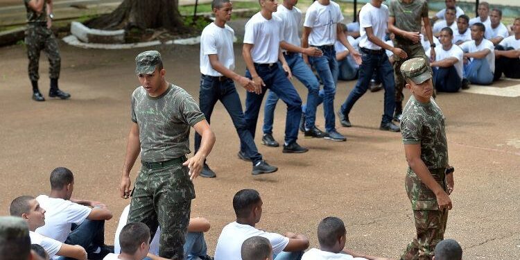 Comunicado geral para quem completa 18 anos e não pensa em servir ao Exército