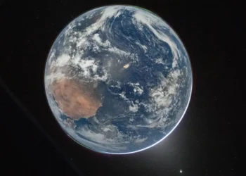 Cidades aparecem em foto do Planeta Terra registrado pela Artemis II