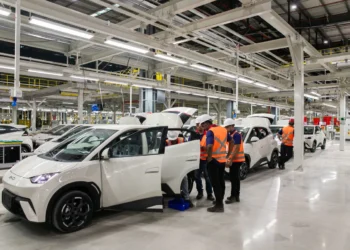 BYD expande mega produção e anuncia contratação de 800 funcionários