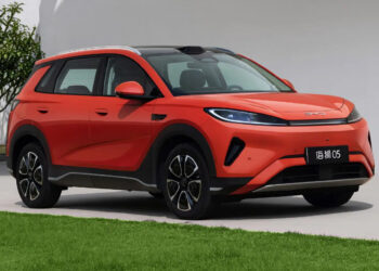 Novo carro elétrico da BYD custa menos de R$ 90 mil e vai desbancar concorrência