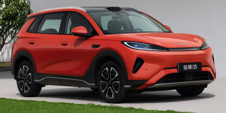 Novo carro elétrico da BYD custa menos de R$ 90 mil e vai desbancar concorrência