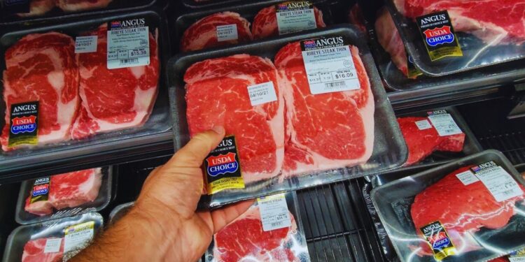 Preço da carne de classe popular no Brasil disparou e ficou ainda mais caro