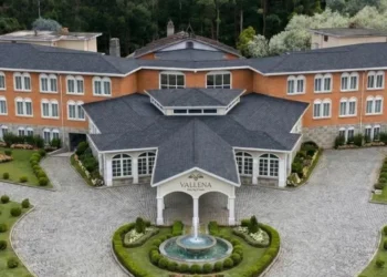 Casa gigante para abrigar idosos foi reaberta após quatro meses