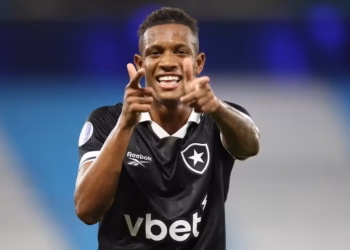 Danilo, do Botafogo, já tem data definida para acerto com o Flamengo