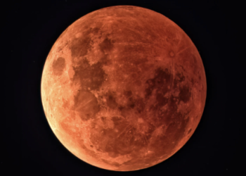Eclipse lunar de 2026: céu vai escurecer e lua sangrar