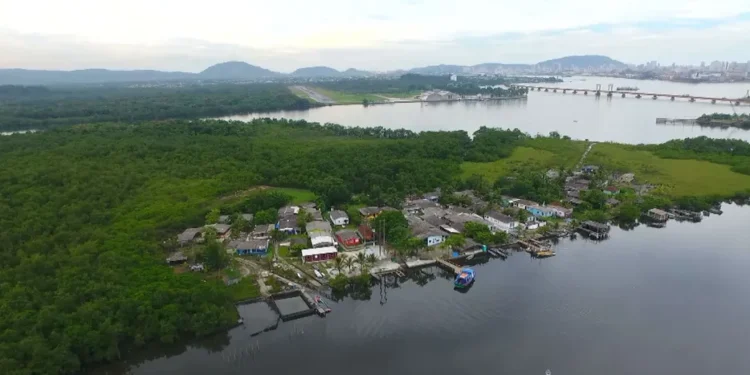 Ilha brasileira cobra 50 centavos dos turistas, mas tem um segredo que poucos sabem