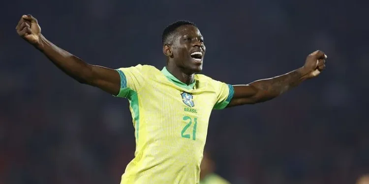 Luiz Henrique já desembarcou no Rio de Janeiro para se apresentar à torcida do Flamengo quando jogava pelos rivais