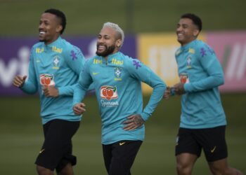 Neymar é comunicado sobre lesão grave e craque está fora da Copa do Mundo