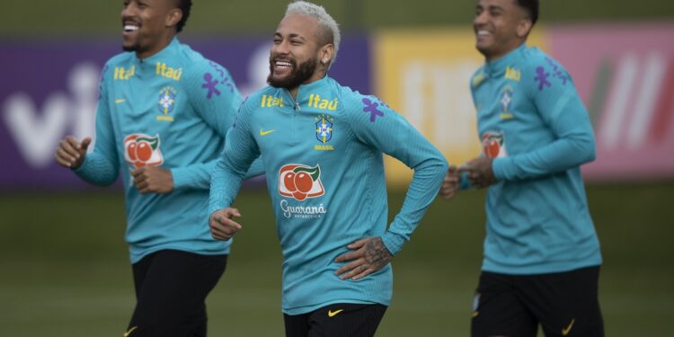 Neymar é comunicado sobre lesão grave e craque está fora da Copa do Mundo