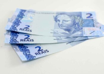 Brasileiros que têm notas antigas de R$ 2 recebem comunicado dos bancos