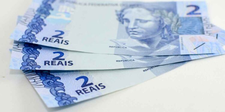 Brasileiros que têm notas antigas de R$ 2 recebem comunicado dos bancos