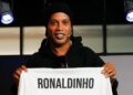 Ronaldinho Gaúcho volta ao futebol e assina com gigante dos Estados Unidos