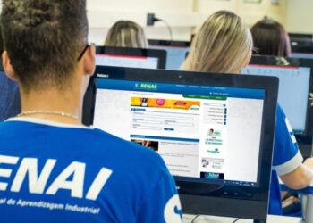 Curso técnico brasileiro vai pagar R$ 700 de bolsa para os estudantes no Senai