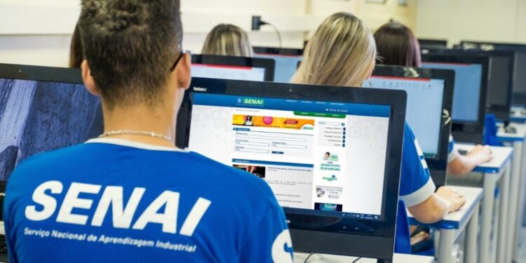 Curso técnico brasileiro vai pagar R$ 700 de bolsa para os estudantes no Senai