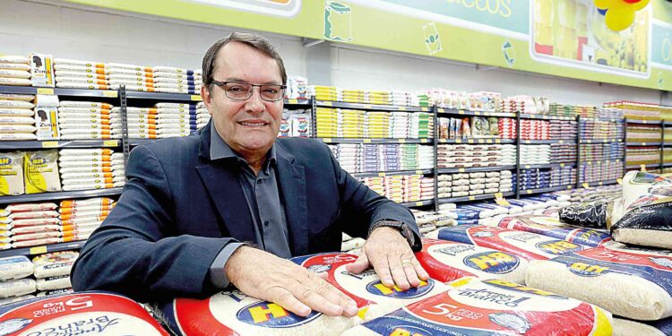 Dono do supermercado mais rico de Minas Gerais fatura R$ 25 bilhões e comprou clube da série A