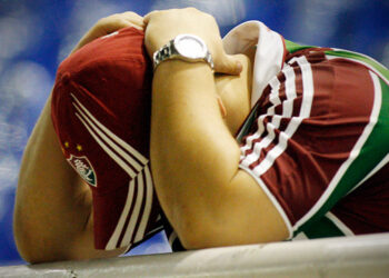 Fluminense perde posições e cai para zona de rebaixamento do Brasileirão