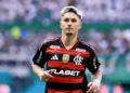 Léo Ortiz “agrediu” Varela após lance importante no Flamengo