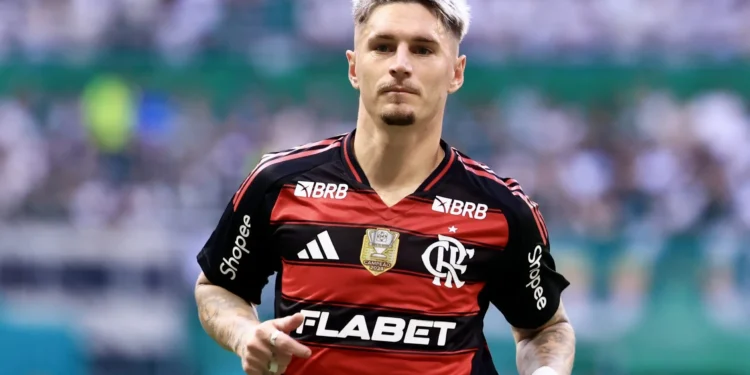 Léo Ortiz “agrediu” Varela após lance importante no Flamengo